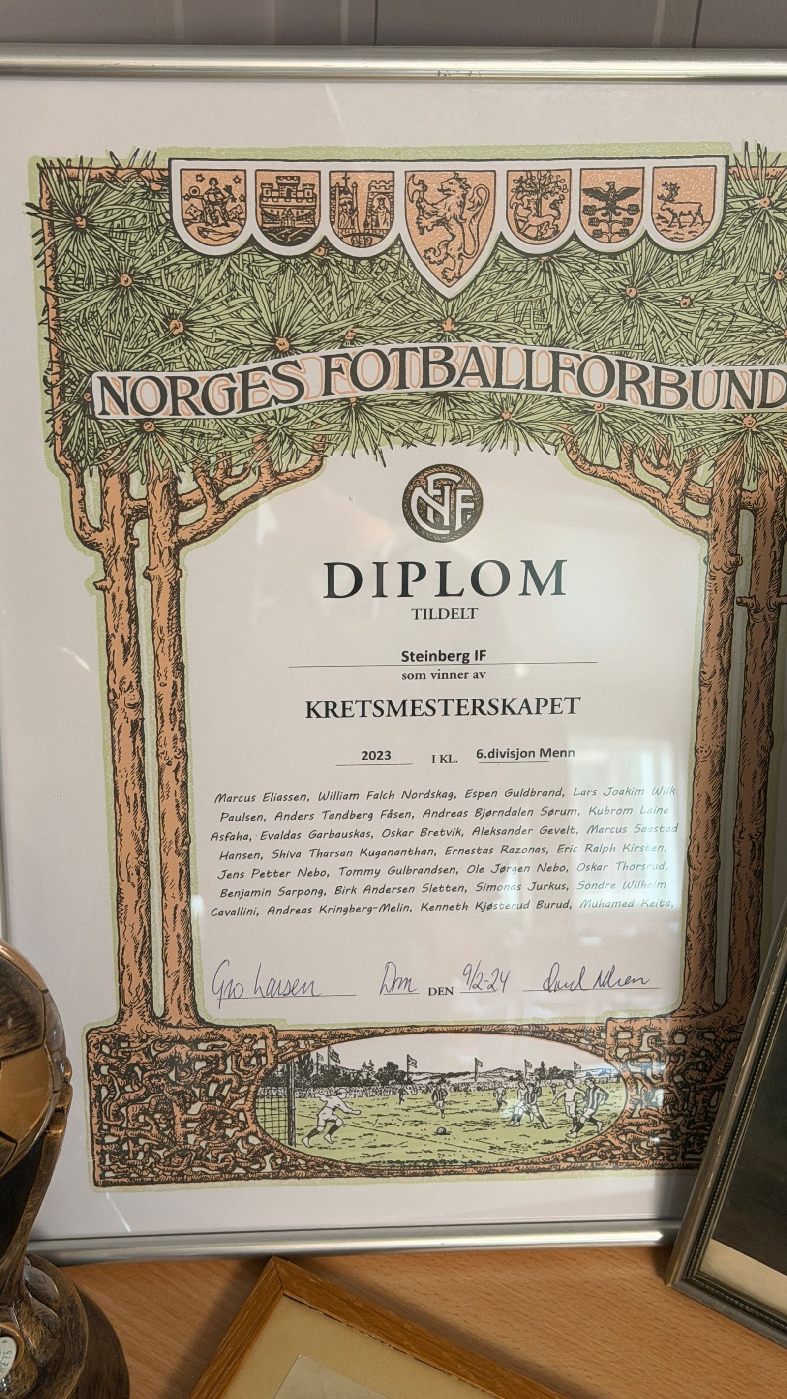 Diplomet viser at Steinberg IF vant kretsmesterskapet i 6. divisjon menn i 2023, undertegnet 9. februar 2024.