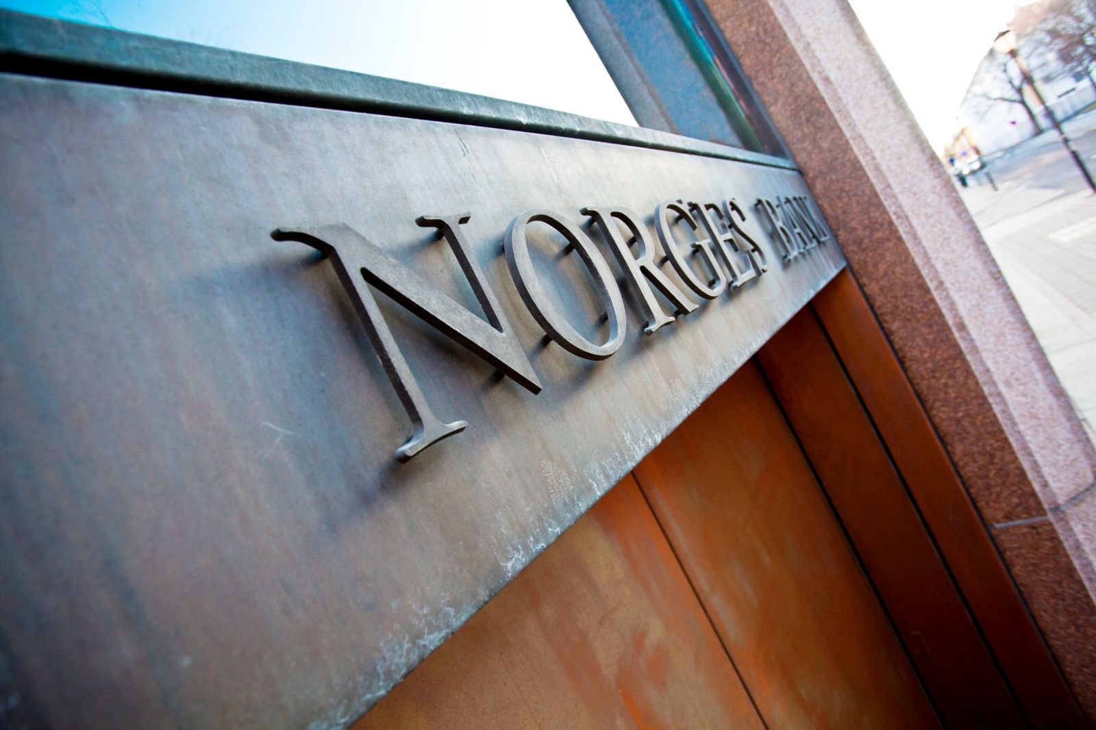 Norges Bank satte onsdag styringsrenten opp til 4,5 prosent, og varsler at renten kan holdes høy lenge.