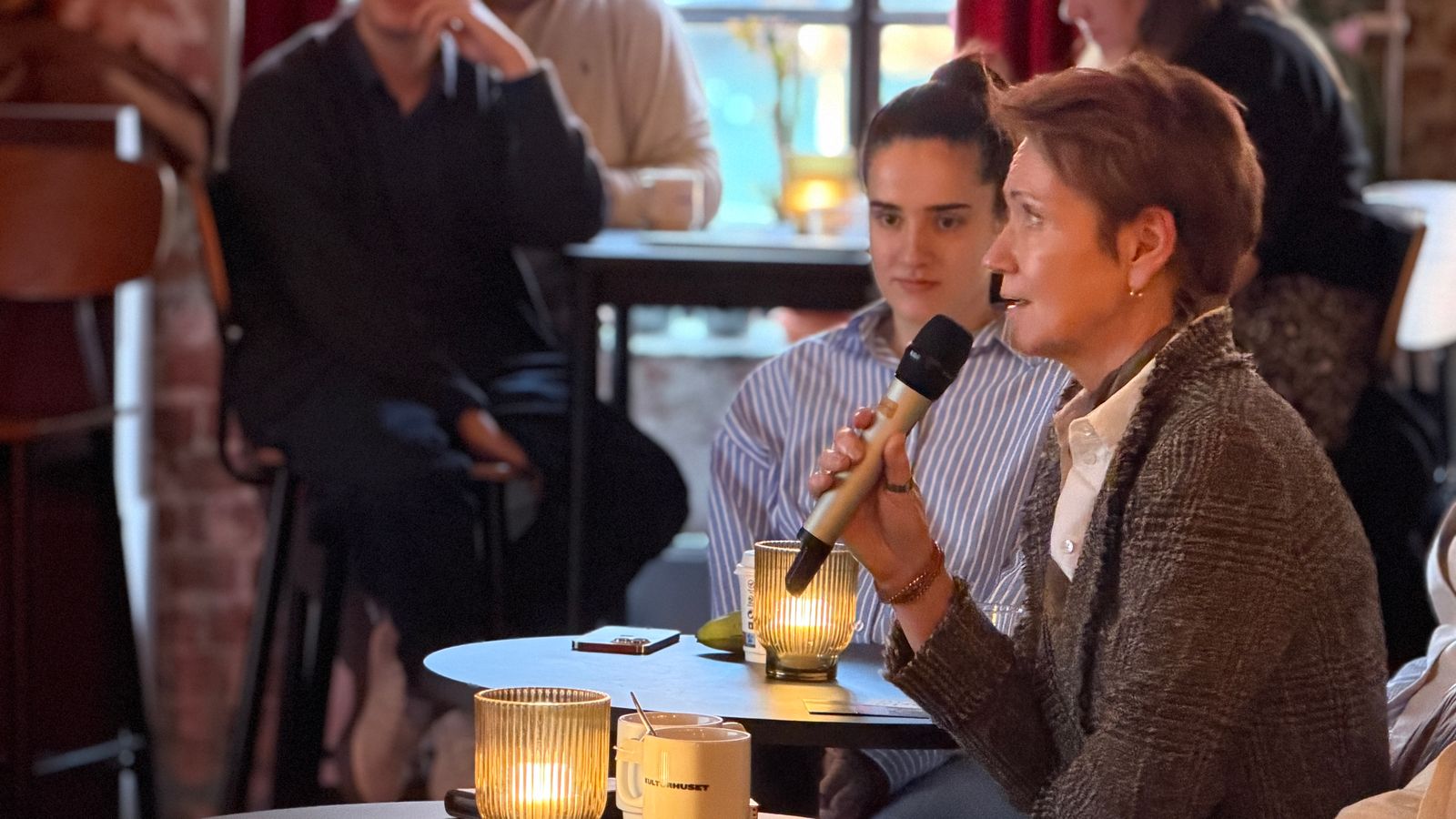 Jorunn Staavi Larsen, konstituert kommunalsjef for kultur, idrett og frivillighet i Drammen kommune, tok ordet fra salen under Kulturnæringsdagen.