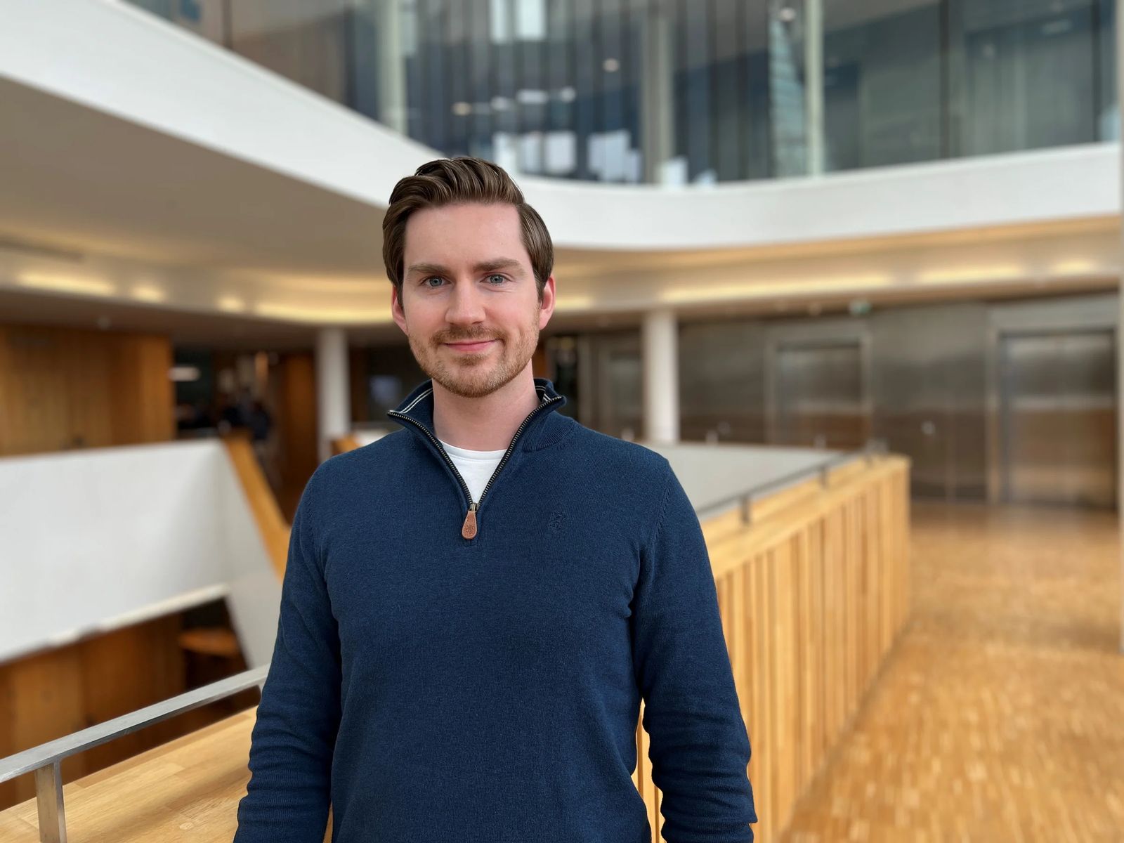 Sikkerhetsspesialist Torgeir Pettersen i Frende Forsikring advarer mot svindlere som utgir seg for å være PayPal-ansatte.