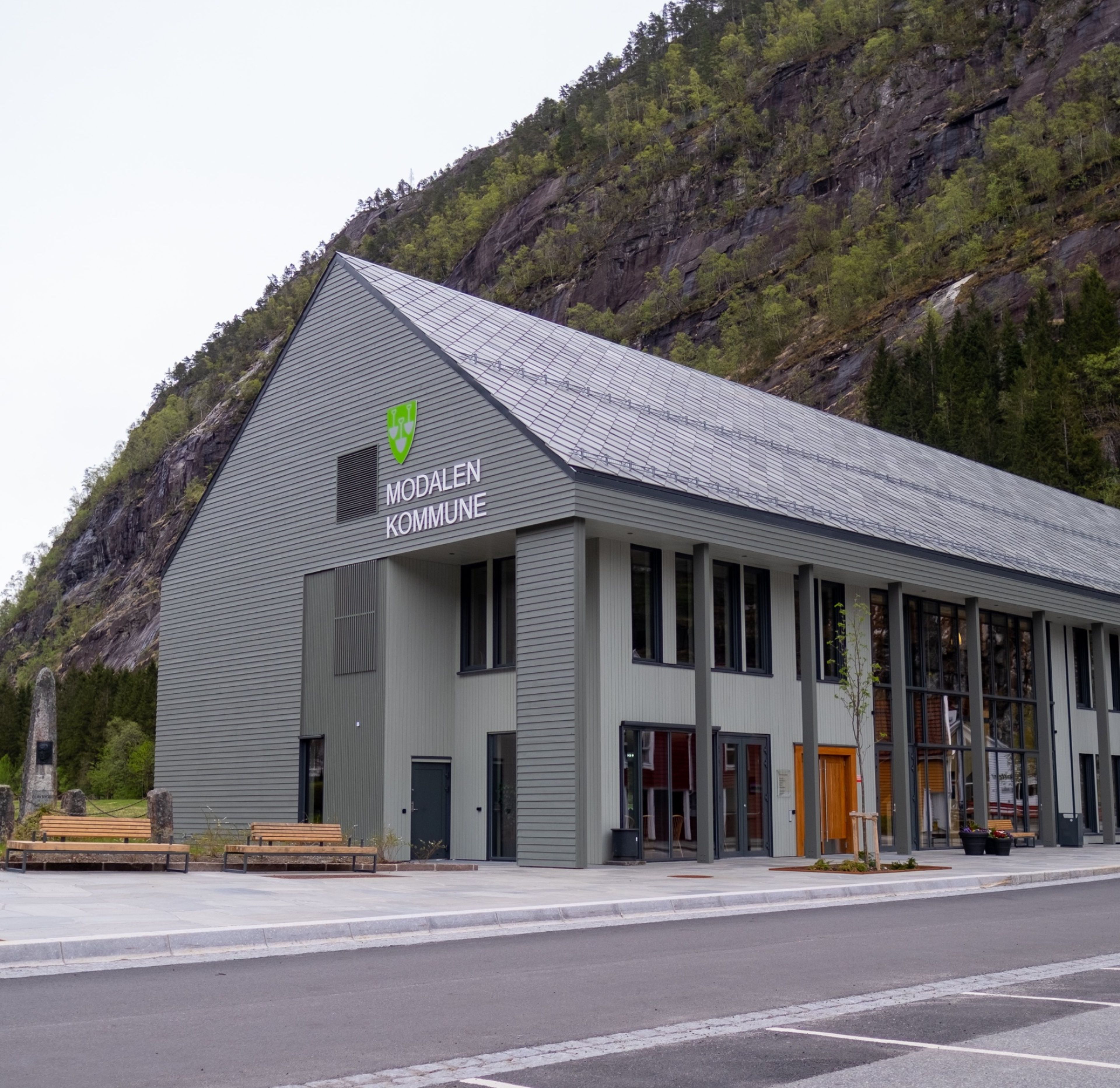 Bak disse veggene finnes det allerede meget god kompetanse på lønn -og regnskap fra før.