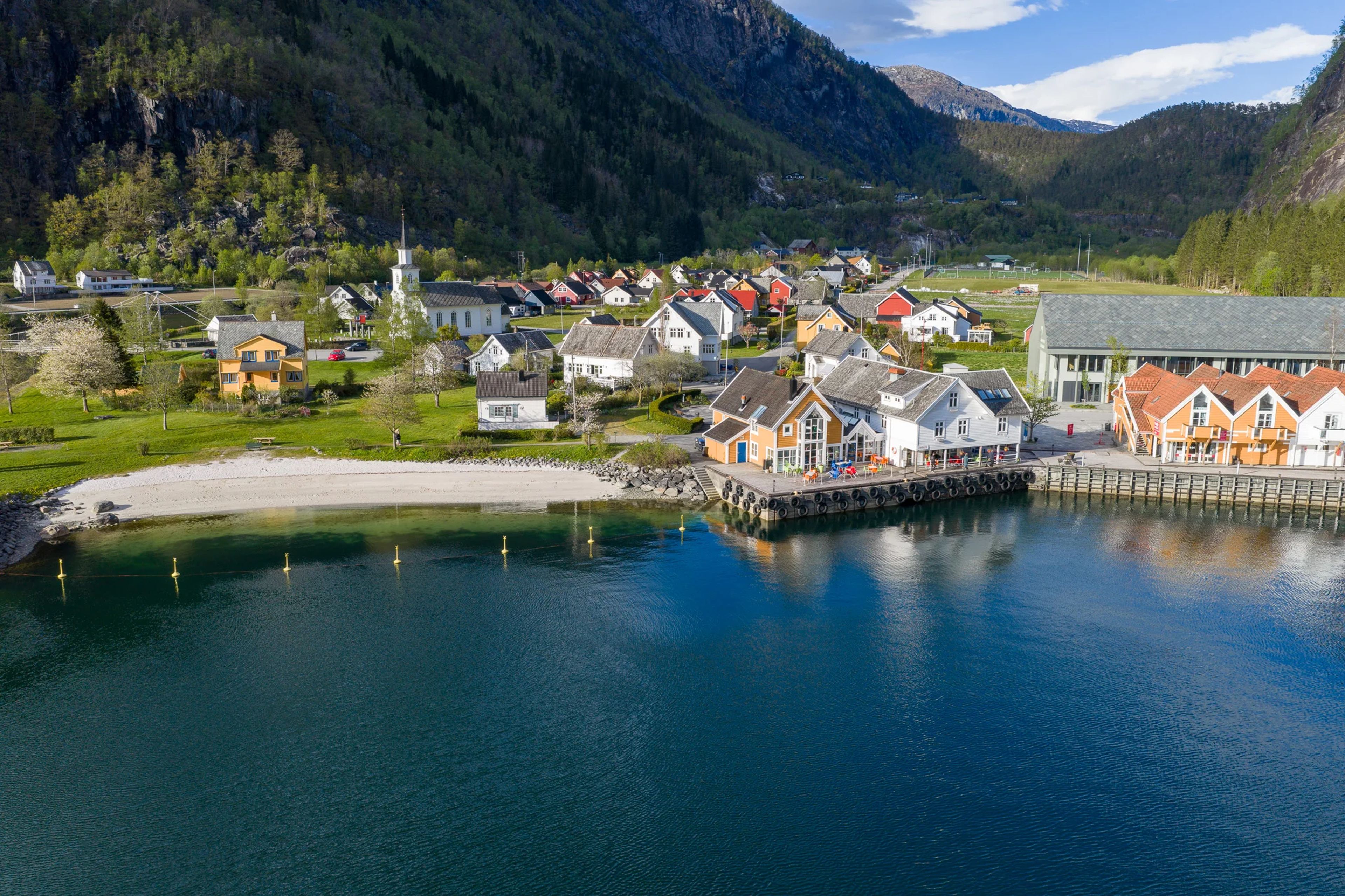 Kontrakten set grenser for kva Modalen kan krevje av opningstider på Mobryggja