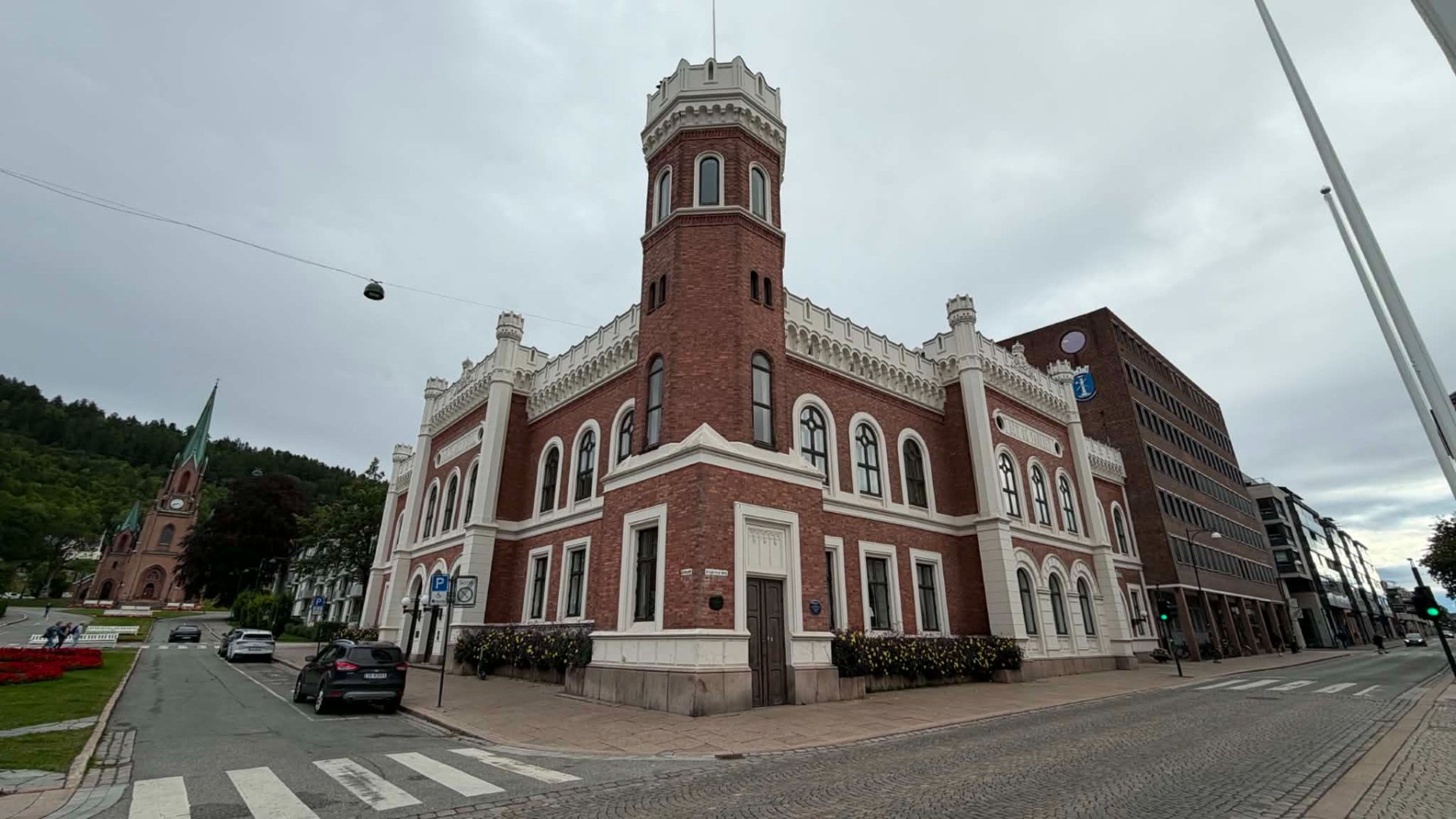 Fra 13 år: Nå kan du få sitte ved bordet med politikerne
