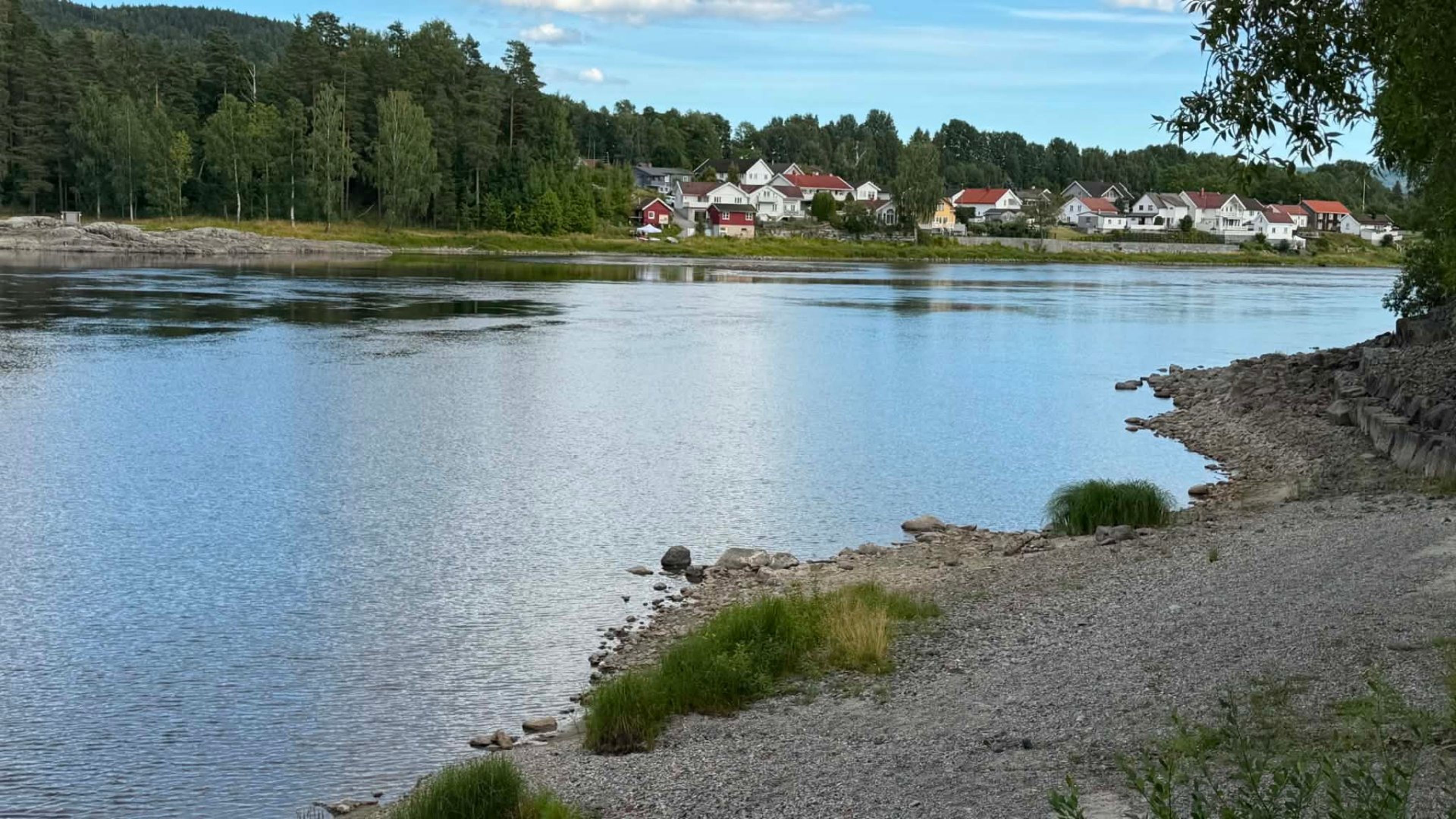 Illustrasjonsfoto: Drammenselva på nedsiden av Hellefoss.